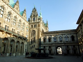 Hamburger Rathaus Innenhof